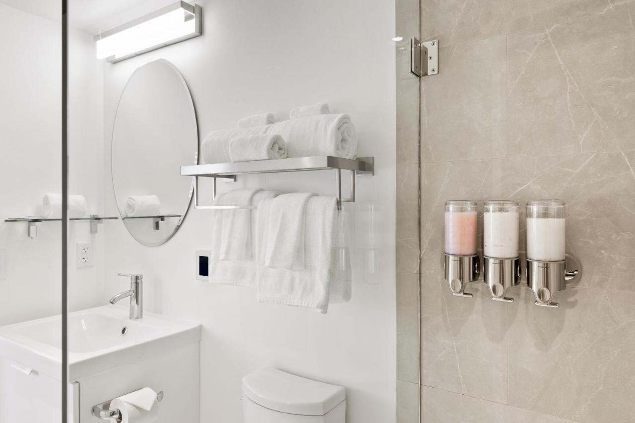 Boutique Room Steps From Downtown Mall Rose Jean Room 3 샬러츠빌 외부 사진
