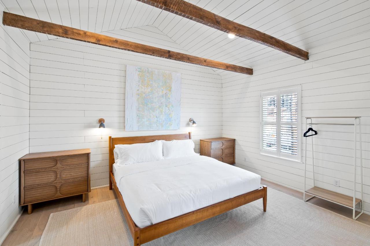 Boutique Room Steps From Downtown Mall Rose Jean Room 3 샬러츠빌 외부 사진