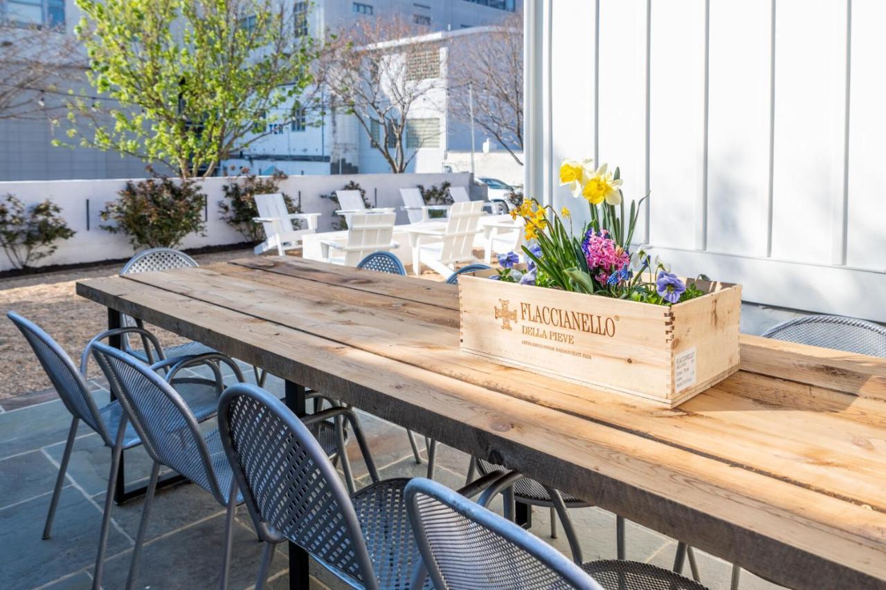 Boutique Room Steps From Downtown Mall Rose Jean Room 3 샬러츠빌 외부 사진