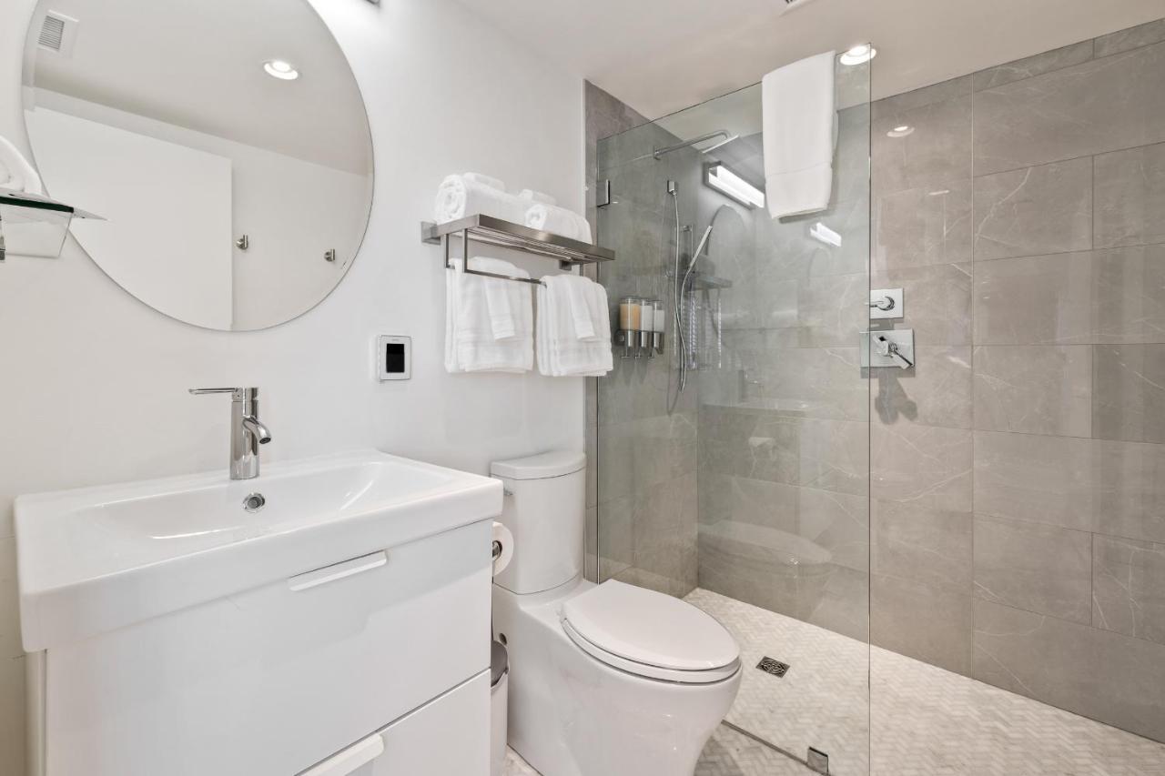 Boutique Room Steps From Downtown Mall Rose Jean Room 3 샬러츠빌 외부 사진