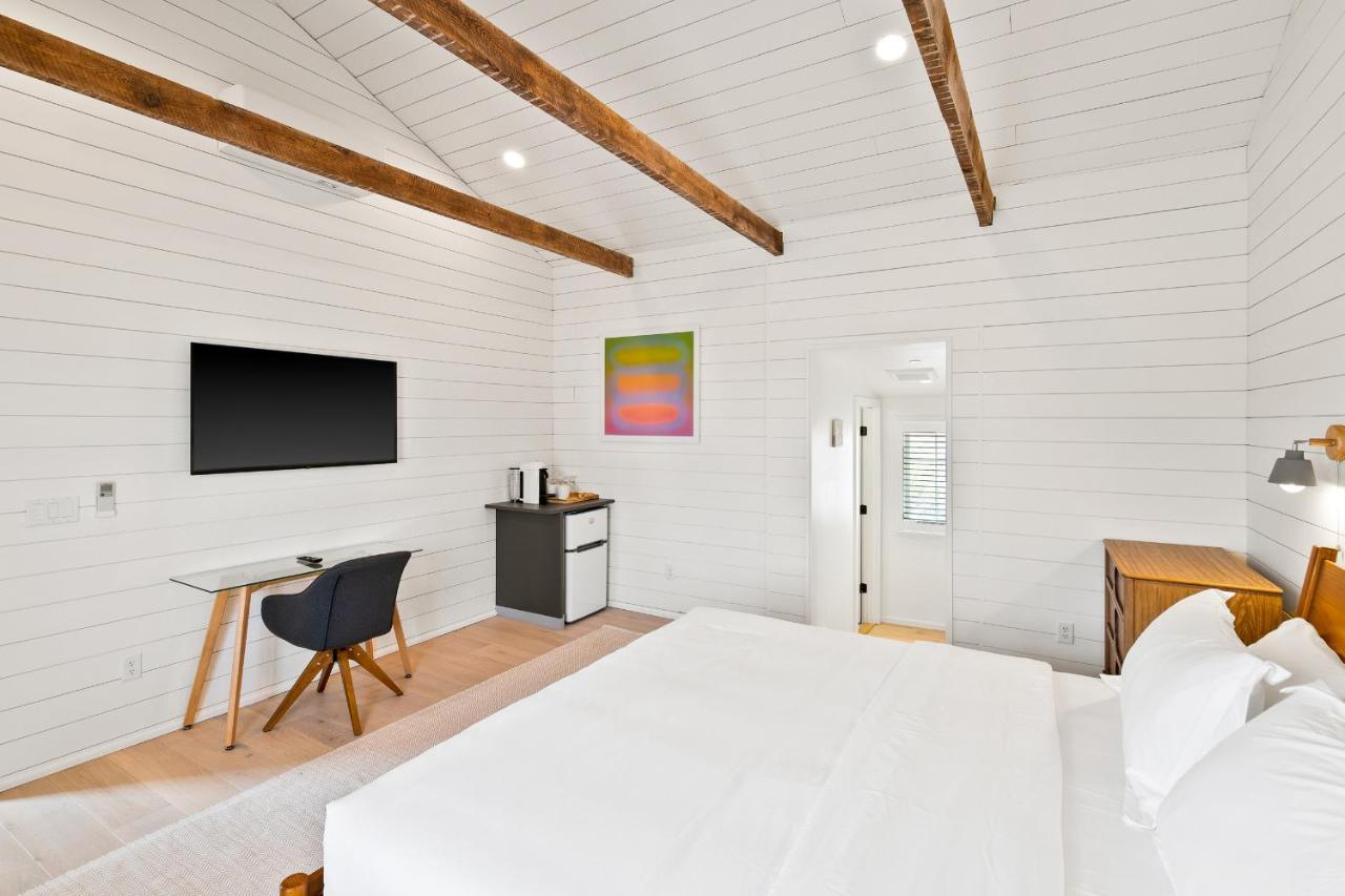 Boutique Room Steps From Downtown Mall Rose Jean Room 3 샬러츠빌 외부 사진
