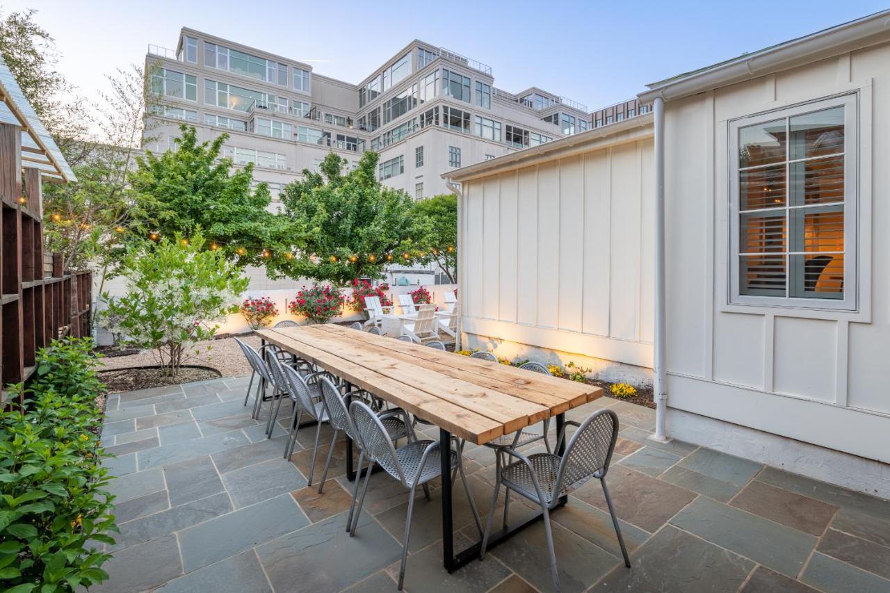 Boutique Room Steps From Downtown Mall Rose Jean Room 3 샬러츠빌 외부 사진